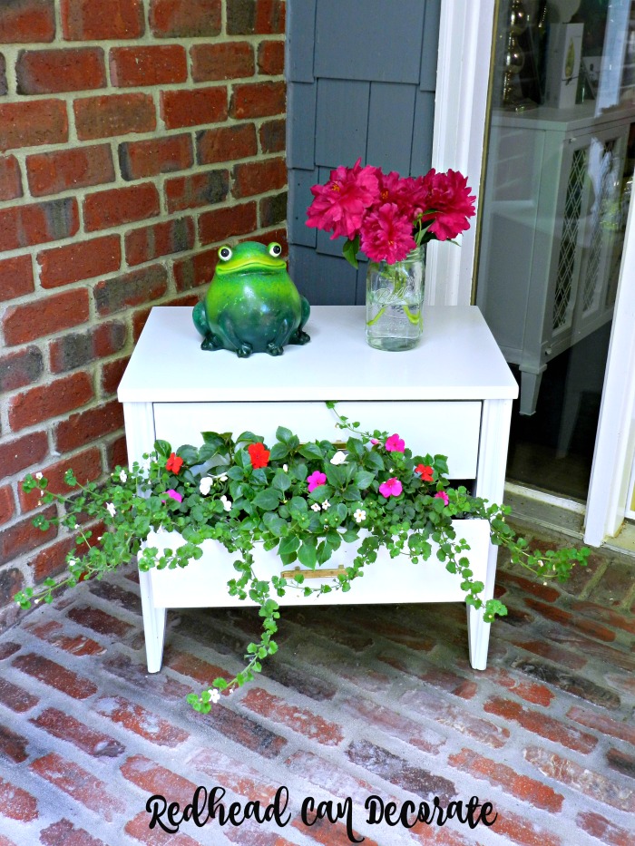 This thrifty nightstand flower planter is so adorable! All she did was spray paint it and fill it with flowers.