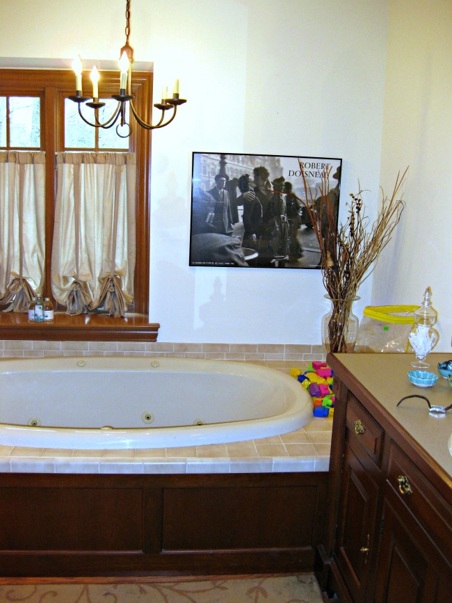 This Michigan Mom grew tired of the dated jacuzzi tub and plain ceramic tile. It was time for an update and a beautiful master bathroom makeover!