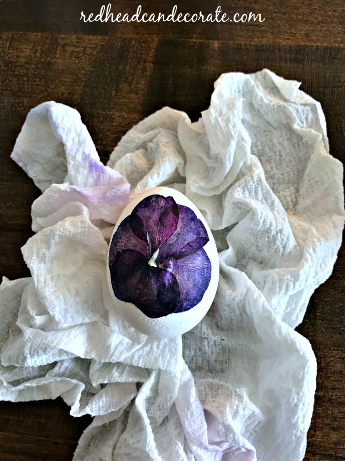 Impatien Petal Easter Eggs is a beautiful alternative to traditional Easter egg dying. These gorgeous eggs are perfect for Spring home decorating!