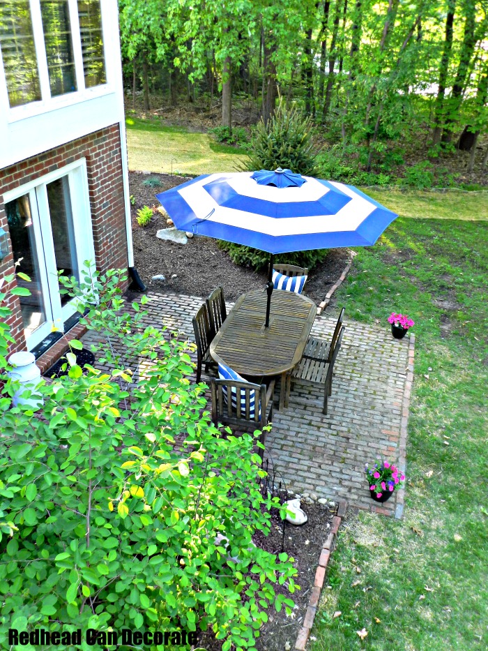Michigan Mom updates here brick patio with just a few steps. This brick patio makeover is a must see!