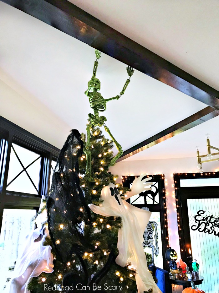 Blogger creates a tree for every season of the year using affordable dollar store supplies.  Here's the Fall Halloween Tree...